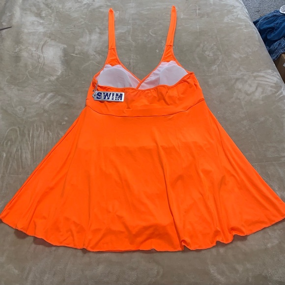 **NWT**Neon orange halter top swimsuit with attached skirt Size 2X (fits 16-22) - Picture 5 of 9